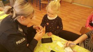 Policjanci z wizytą u przedszkolaków w Janówku Pierwszym