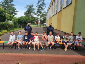 Policjantki z uczniami SP 3
