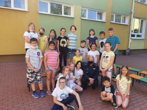 Policjantki z uczniami SP 3