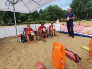 Spotkanie z dziećmi na plaży