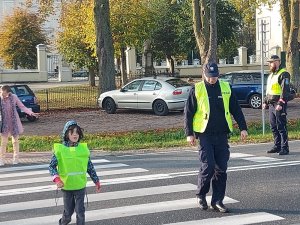 Spotkanie mundurowych z pierwszoklasistami w  Woli Kiełpińskiej