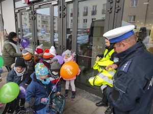 Kamizelki odblaskowe dla przedszkolaków z Łajsk