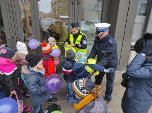 Kamizelki odblaskowe dla przedszkolaków z Łajsk