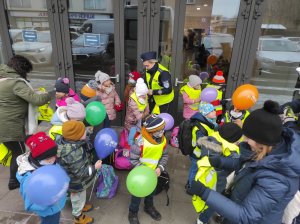 Kamizelki odblaskowe dla przedszkolaków z Łajsk