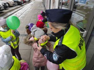 Kamizelki odblaskowe dla przedszkolaków z Łajsk