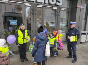 Kamizelki odblaskowe dla przedszkolaków z Łajsk