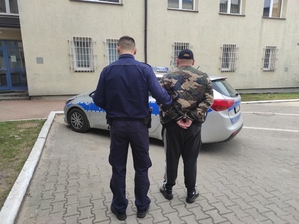 Policjant z zatrzymanym 39-latkiem