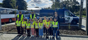 Bezpieczni na drodze – spotkanie uczniów podstawówki z mundurowymi