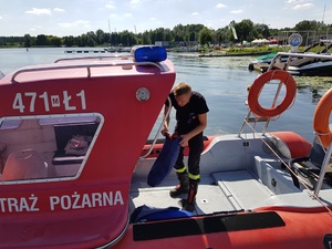 Policjanci i strażacy dbają o bezpieczeństwo na wodach powiatu legionowskiego