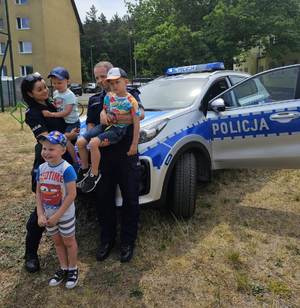 Bezpieczne wakacje – policjanci z Nieporętu na pikniku sołeckim