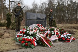 W hołdzie zamordowanym w Palmirach
