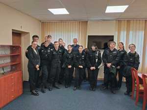 Uczniowie klasy policyjnej z wizytą w legionowskiej komendzie