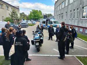 Uczniowie klasy policyjnej z wizytą w legionowskiej komendzie