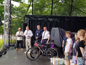 Policjanci na pikniku podczas 45. Dni Legionowa