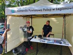 Policjanci na pikniku podczas 45. Dni Legionowa