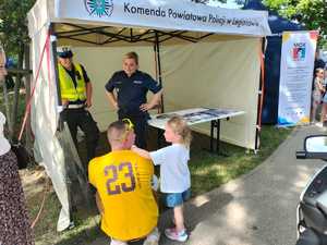 Policjanci na pikniku podczas 45. Dni Legionowa