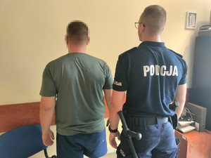 Podejrzany wraz z policjantem