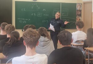 spotkanie policjantów z uczniami